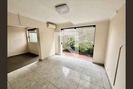 Sala de casa à venda com 3 quartos, 140m² em Itaim Bibi, São Paulo