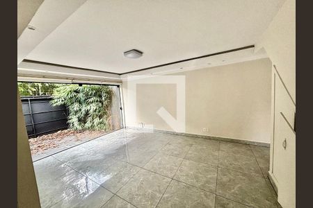 Sala de casa à venda com 3 quartos, 140m² em Itaim Bibi, São Paulo