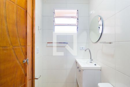 Banheiro de kitnet/studio para alugar com 1 quarto, 27m² em Água Rasa, São Paulo