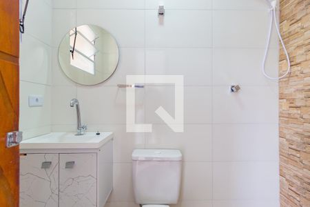 Banheiro de kitnet/studio para alugar com 1 quarto, 27m² em Água Rasa, São Paulo