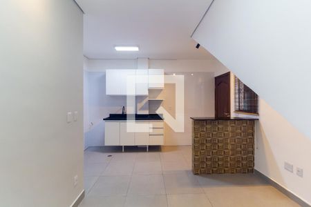 Sala de casa de condomínio para alugar com 2 quartos, 52m² em Vila Ema, São Paulo