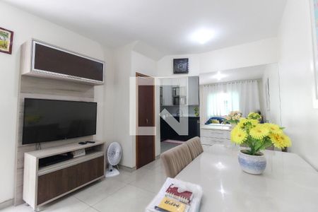 Sala de casa de condomínio para alugar com 2 quartos, 64m² em Itaquera, São Paulo