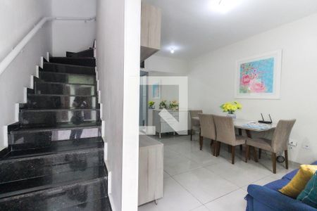 Sala de casa de condomínio para alugar com 2 quartos, 64m² em Itaquera, São Paulo
