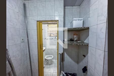 Banheiro social de kitnet/studio para alugar com 1 quarto, 29m² em Lapa, Rio de Janeiro
