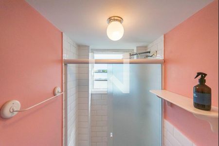 Banheiro  de apartamento à venda com 2 quartos, 50m² em Parque São Vicente, Santo André