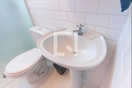 Banheiro  de apartamento à venda com 2 quartos, 50m² em Parque São Vicente, Santo André