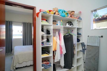 Closet da suíte 1 de casa para alugar com 3 quartos, 150m² em Ponta Grossa, Maricá