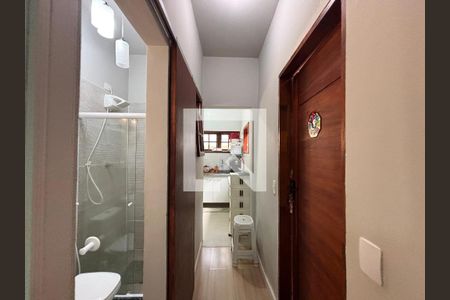 Banheiro - corredor de acesso de casa para alugar com 1 quarto, 38m² em Jardim Botânico, Rio de Janeiro