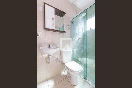 Banheiro Suíte 1 de casa de condomínio para alugar com 2 quartos, 75m² em Vila Ré, São Paulo