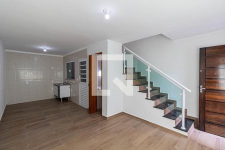 Sala e Cozinha  de casa de condomínio para alugar com 2 quartos, 75m² em Vila Ré, São Paulo