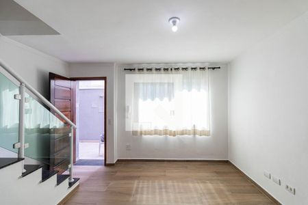 Sala e Cozinha  de casa de condomínio para alugar com 2 quartos, 75m² em Vila Ré, São Paulo