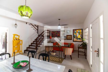 Sala de casa de condomínio para alugar com 3 quartos, 190m² em Maria Paula, Niterói