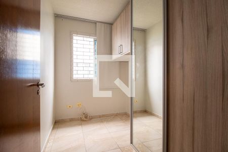 Quarto 1 de apartamento para alugar com 2 quartos, 53m² em Capão Raso, Curitiba