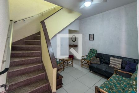 Sala de casa de condomínio para alugar com 2 quartos, 65m² em Cidade Ocian, Praia Grande
