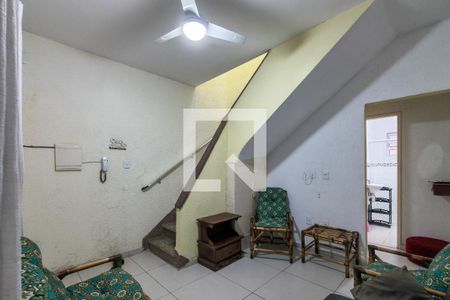 Sala de casa de condomínio para alugar com 2 quartos, 65m² em Cidade Ocian, Praia Grande