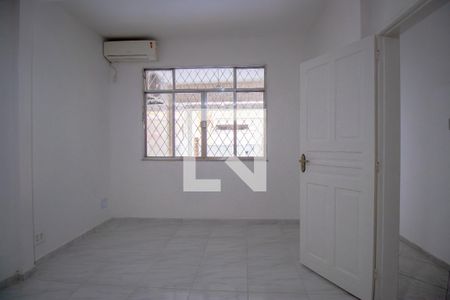 Quarto de casa para alugar com 1 quarto, 100m² em Vista Alegre, Rio de Janeiro