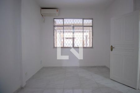 Quarto de casa para alugar com 1 quarto, 100m² em Vista Alegre, Rio de Janeiro