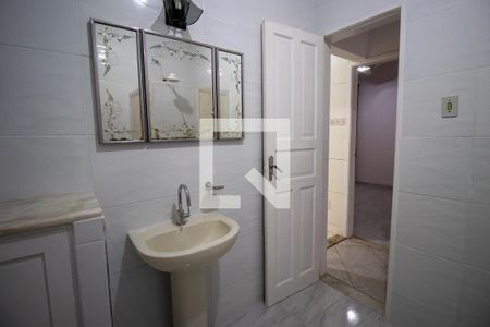 Banheiro de casa para alugar com 1 quarto, 100m² em Vista Alegre, Rio de Janeiro