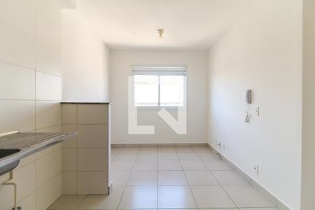 Sala/Cozinha de apartamento à venda com 2 quartos, 33m² em Vila Carmosina, São Paulo