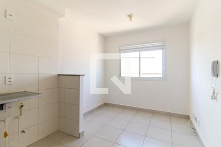 Sala/Cozinha de apartamento à venda com 2 quartos, 33m² em Vila Carmosina, São Paulo