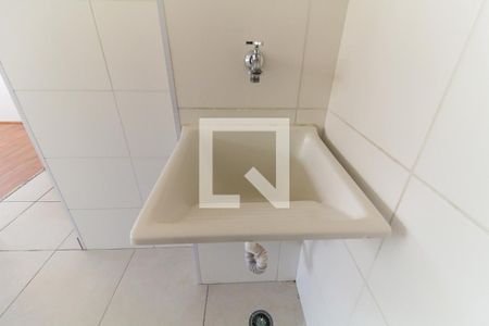 Sala/Cozinha de apartamento à venda com 2 quartos, 33m² em Vila Carmosina, São Paulo
