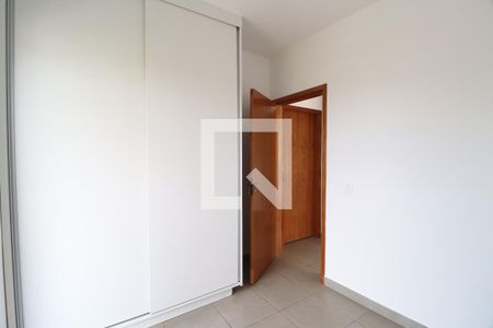 Suite de apartamento para alugar com 2 quartos, 55m² em Santa Mônica, Uberlândia