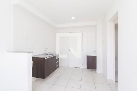 Sala/Cozinha de apartamento à venda com 2 quartos, 33m² em Vila Carmosina, São Paulo