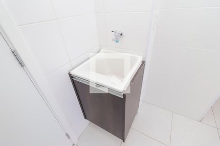 Sala/Cozinha de apartamento à venda com 2 quartos, 33m² em Vila Carmosina, São Paulo