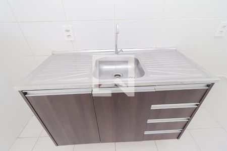 Sala/Cozinha de apartamento à venda com 2 quartos, 33m² em Vila Carmosina, São Paulo