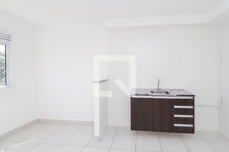 Sala/Cozinha de apartamento à venda com 2 quartos, 33m² em Vila Carmosina, São Paulo