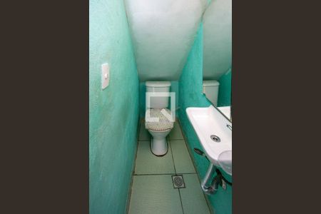 Lavabo de casa para alugar com 3 quartos, 98m² em Jardim Miriam, São Paulo