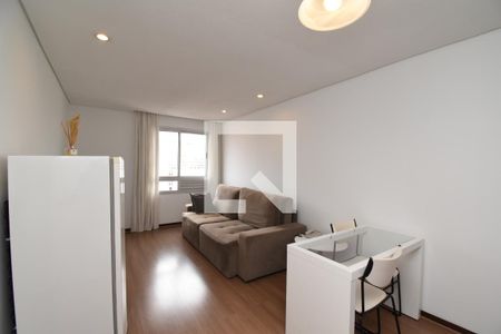 Sala/Cozinha de apartamento para alugar com 1 quarto, 61m² em Centro, Curitiba
