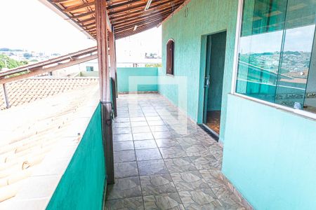 Varanda de casa para alugar com 3 quartos, 250m² em Novo Glória, Belo Horizonte