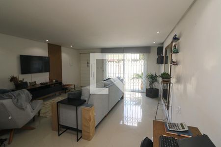 Sala de casa à venda com 3 quartos, 280m² em Tristeza, Porto Alegre