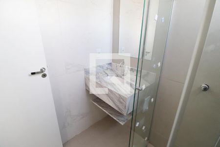 Banheiro da Suíte de apartamento para alugar com 2 quartos, 63m² em Brasil, Uberlândia