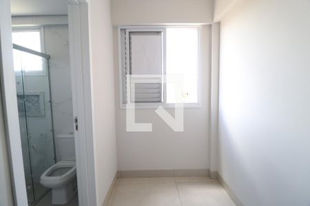 Suite de apartamento para alugar com 2 quartos, 63m² em Brasil, Uberlândia
