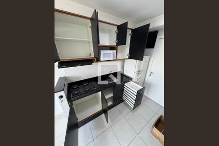 Cozinha de apartamento para alugar com 1 quarto, 28m² em Vila Ré, São Paulo