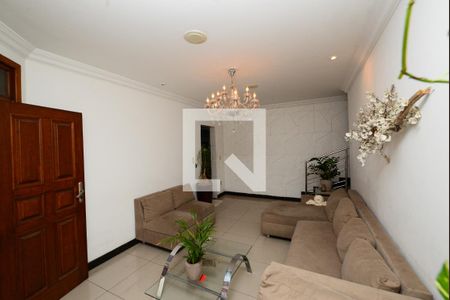 Casa à venda com 7 quartos, 700m² em Jardim Riacho das Pedras, Contagem