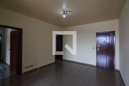 Apartamento para alugar com 3 quartos, 110m² em Martins, Uberlândia