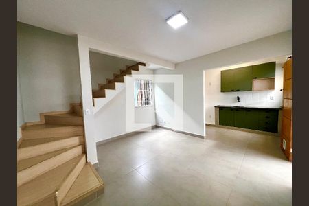 Casa para alugar com 2 quartos, 100m² em Castelo, Belo Horizonte