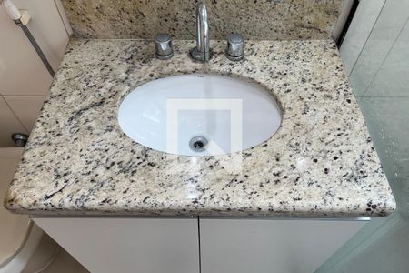 Banheiro de apartamento para alugar com 1 quarto, 75m² em José Menino, Santos