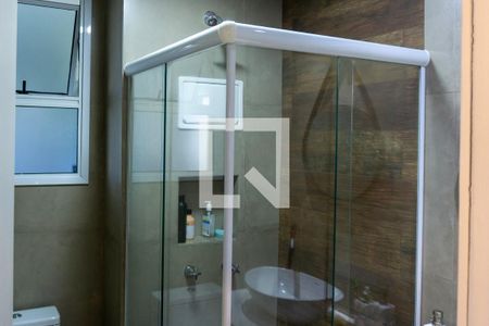 Banheiro de apartamento à venda com 2 quartos, 79m² em Jardim Tupanci, Barueri