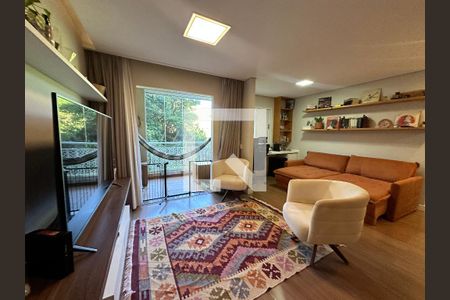 Sala de apartamento à venda com 2 quartos, 79m² em Jardim Tupanci, Barueri