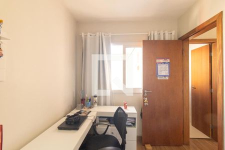 Quarto 1 de casa para alugar com 3 quartos, 94m² em Pinheirinho, Curitiba