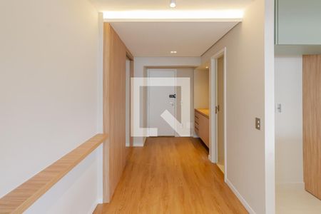 Corredor de apartamento à venda com 4 quartos, 200m² em Vila Nova Conceição, São Paulo