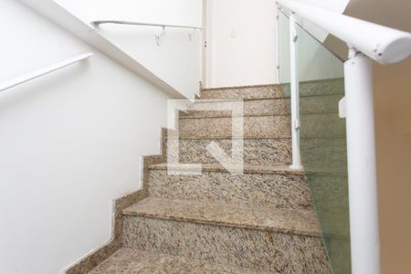 Escada  de casa para alugar com 4 quartos, 180m² em Vila Curuçá Velha, São Paulo