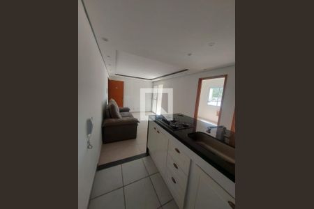 Cozinha de apartamento para alugar com 2 quartos, 50m² em Tribobó, São Gonçalo