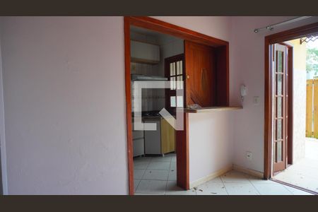 Sala e cozinha  de casa de condomínio à venda com 3 quartos, 131m² em Serraria, Porto Alegre