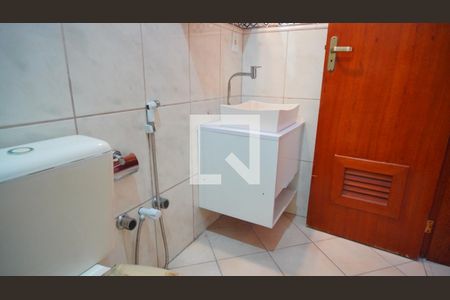 Banheiro 1 de casa de condomínio à venda com 3 quartos, 131m² em Serraria, Porto Alegre