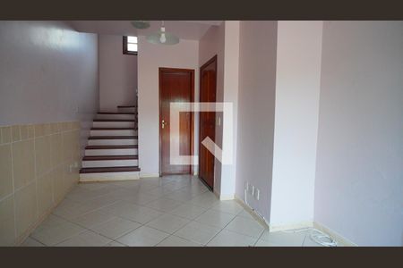 Sala  de casa de condomínio à venda com 3 quartos, 131m² em Serraria, Porto Alegre